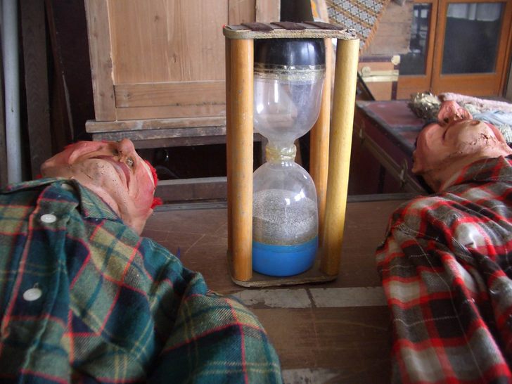 Personaggio 1 e personaggio 2 atto senza parole prima del restauro